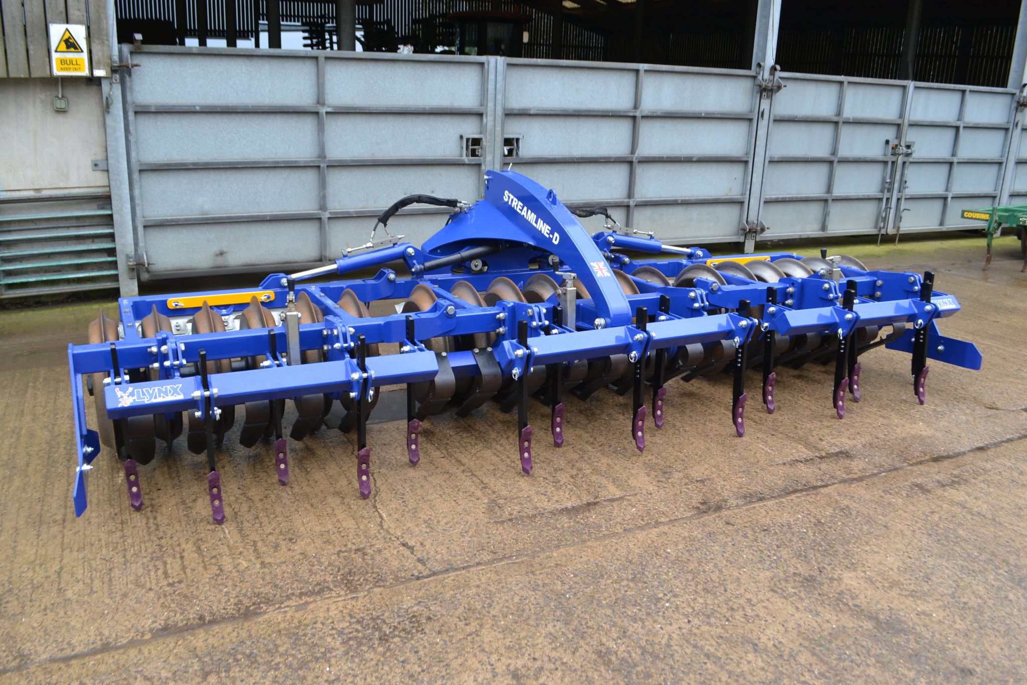 Lynx Hydraulic Folding Front Press