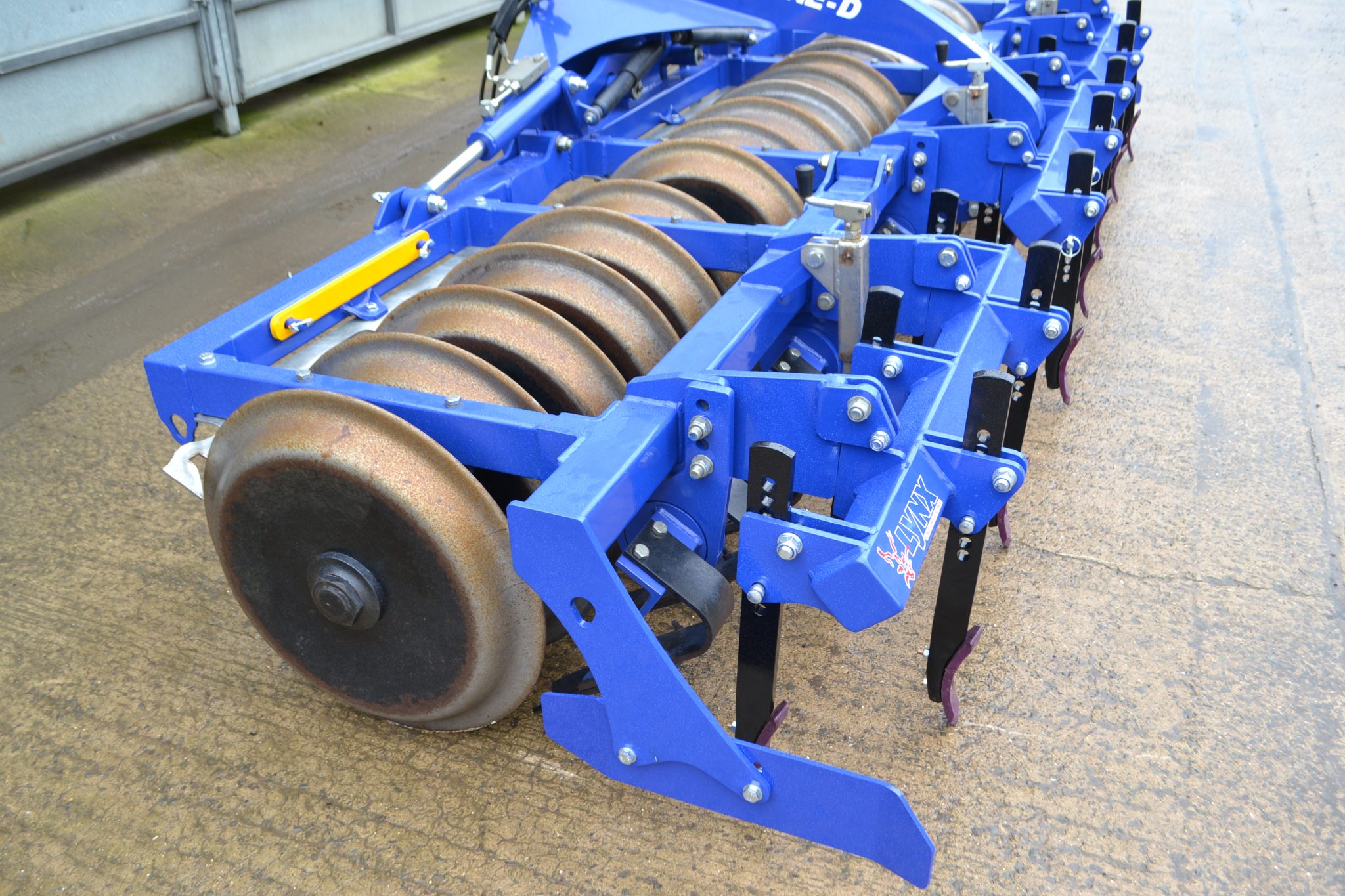 Lynx Hydraulic Folding Front Press - Image 3