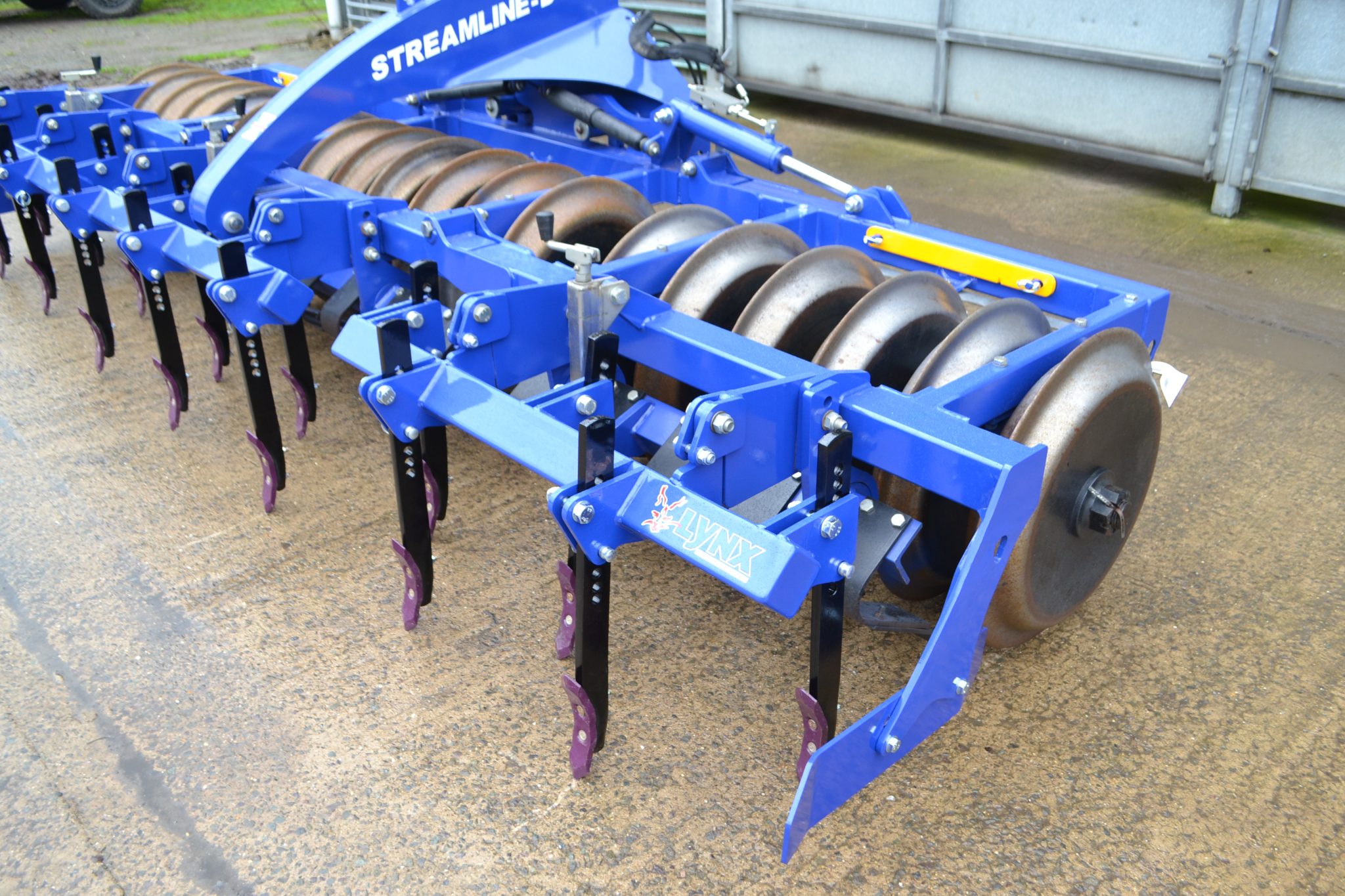 Lynx Hydraulic Folding Front Press - Image 4