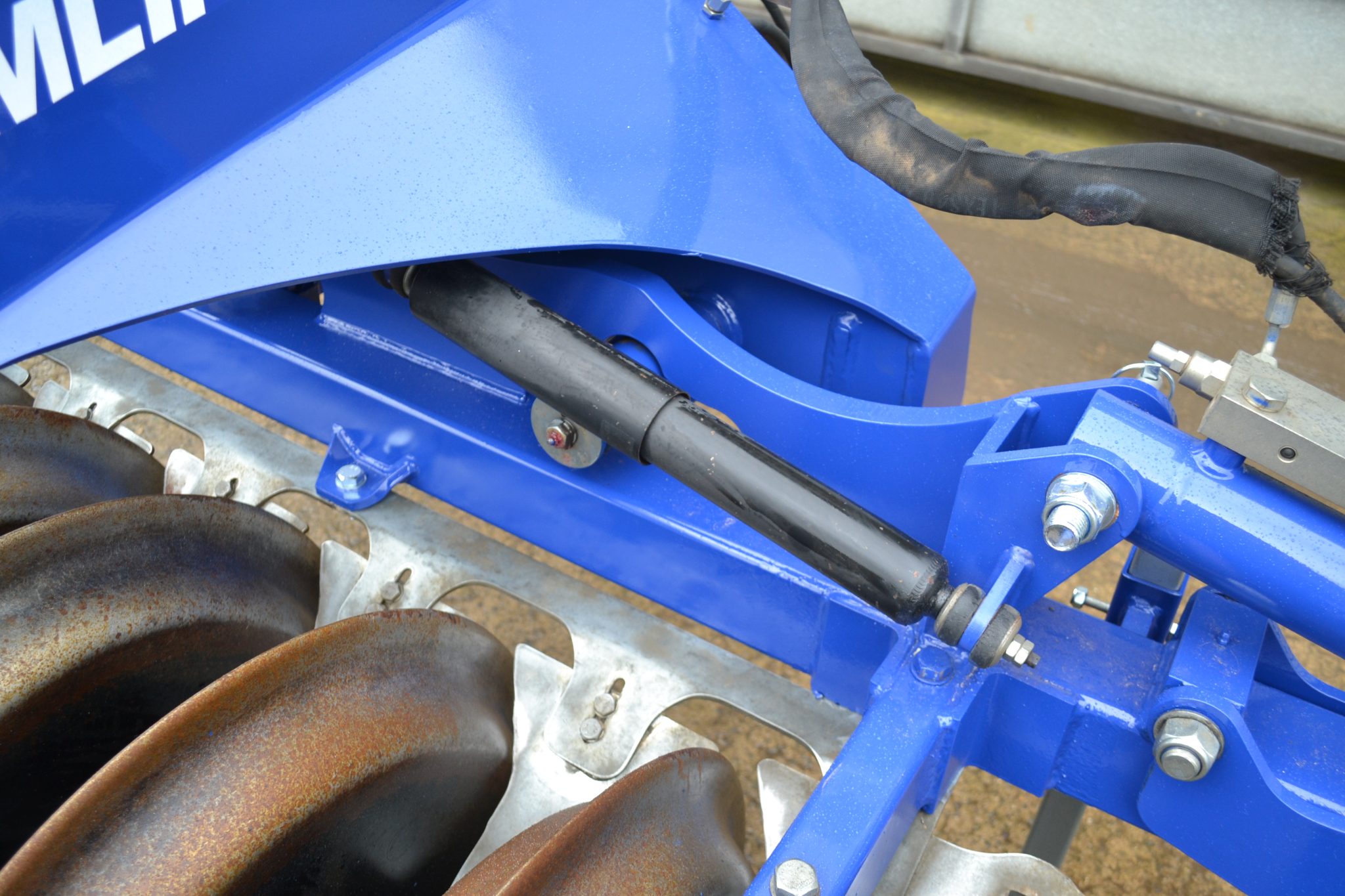 Lynx Hydraulic Folding Front Press - Image 13