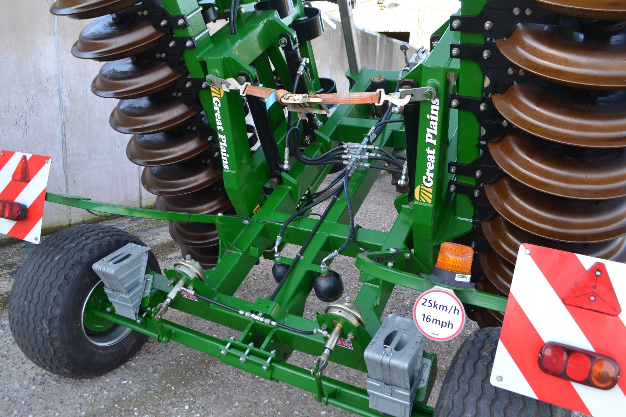 Great Plains Trailed Hydraulic Folding Unipress - Image 4