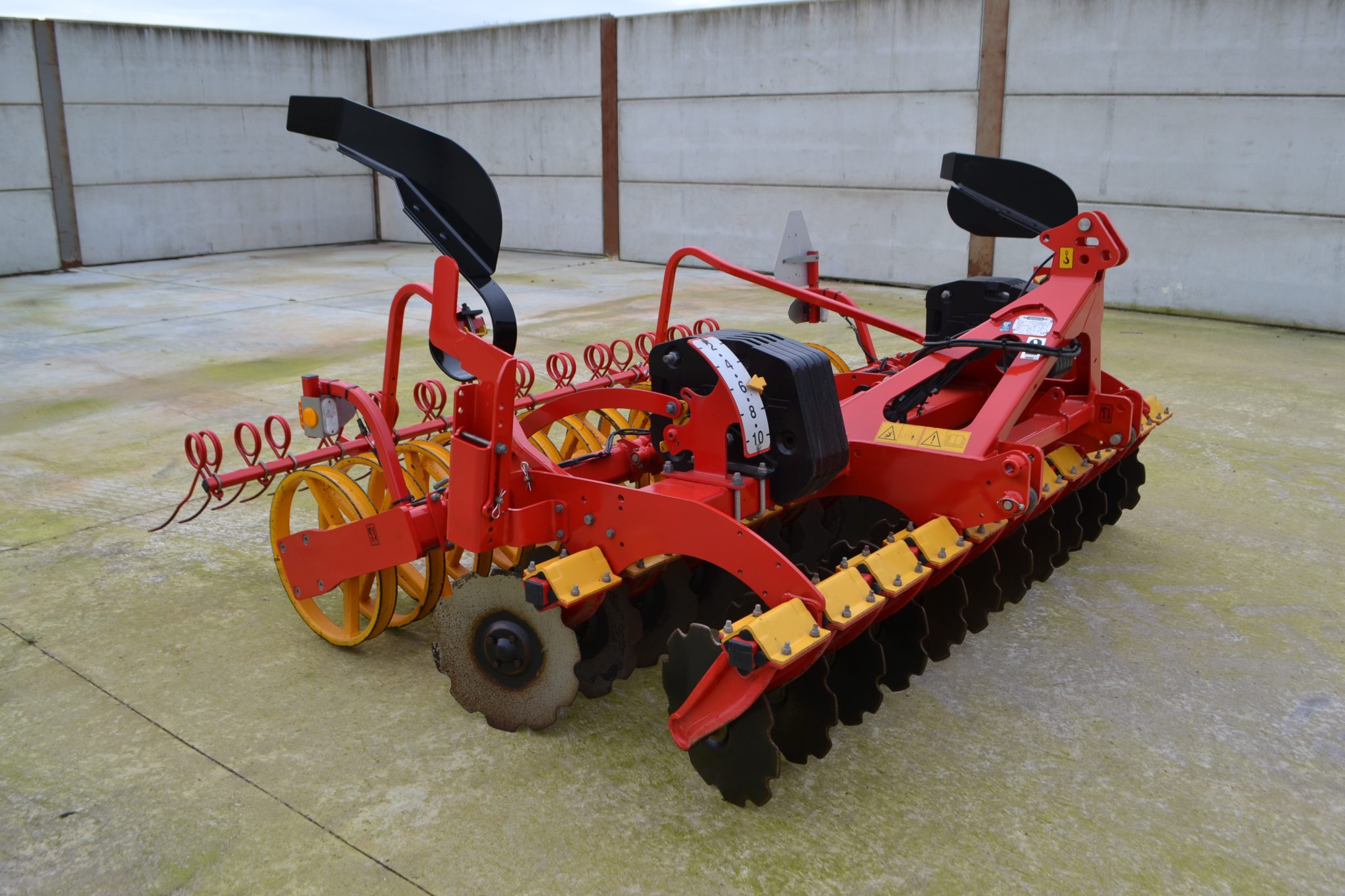 Linkage Mounted Vaderstad Carrier Cultivator