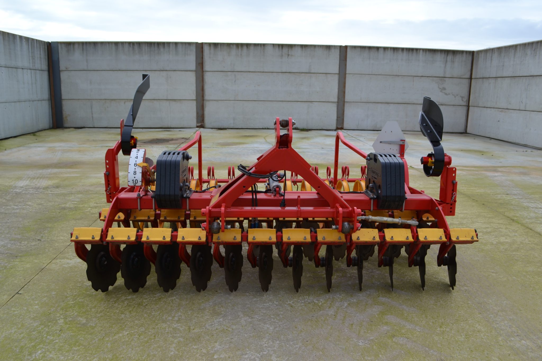 Linkage Mounted Vaderstad Carrier Cultivator - Image 2