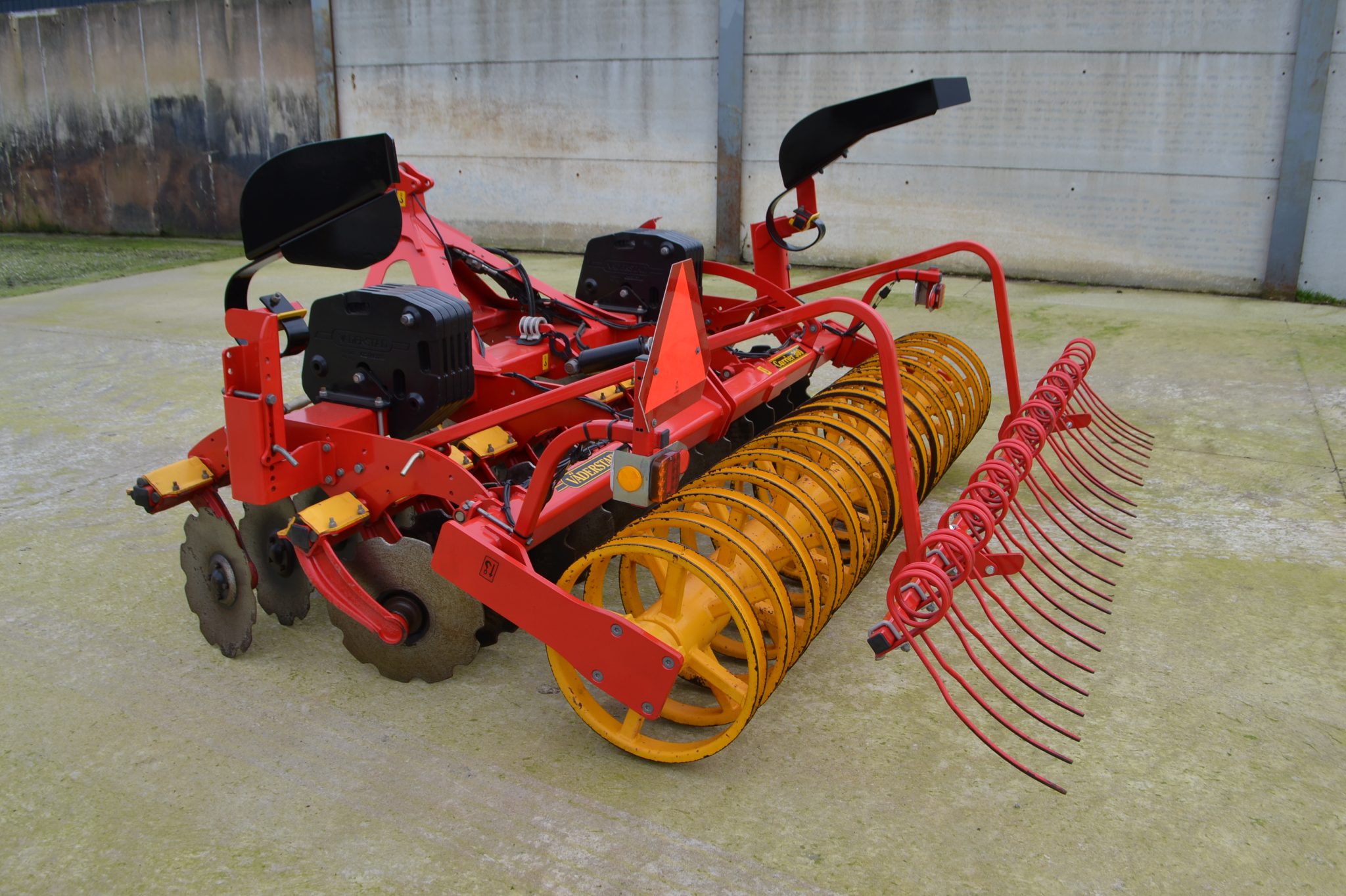 Linkage Mounted Vaderstad Carrier Cultivator - Image 4