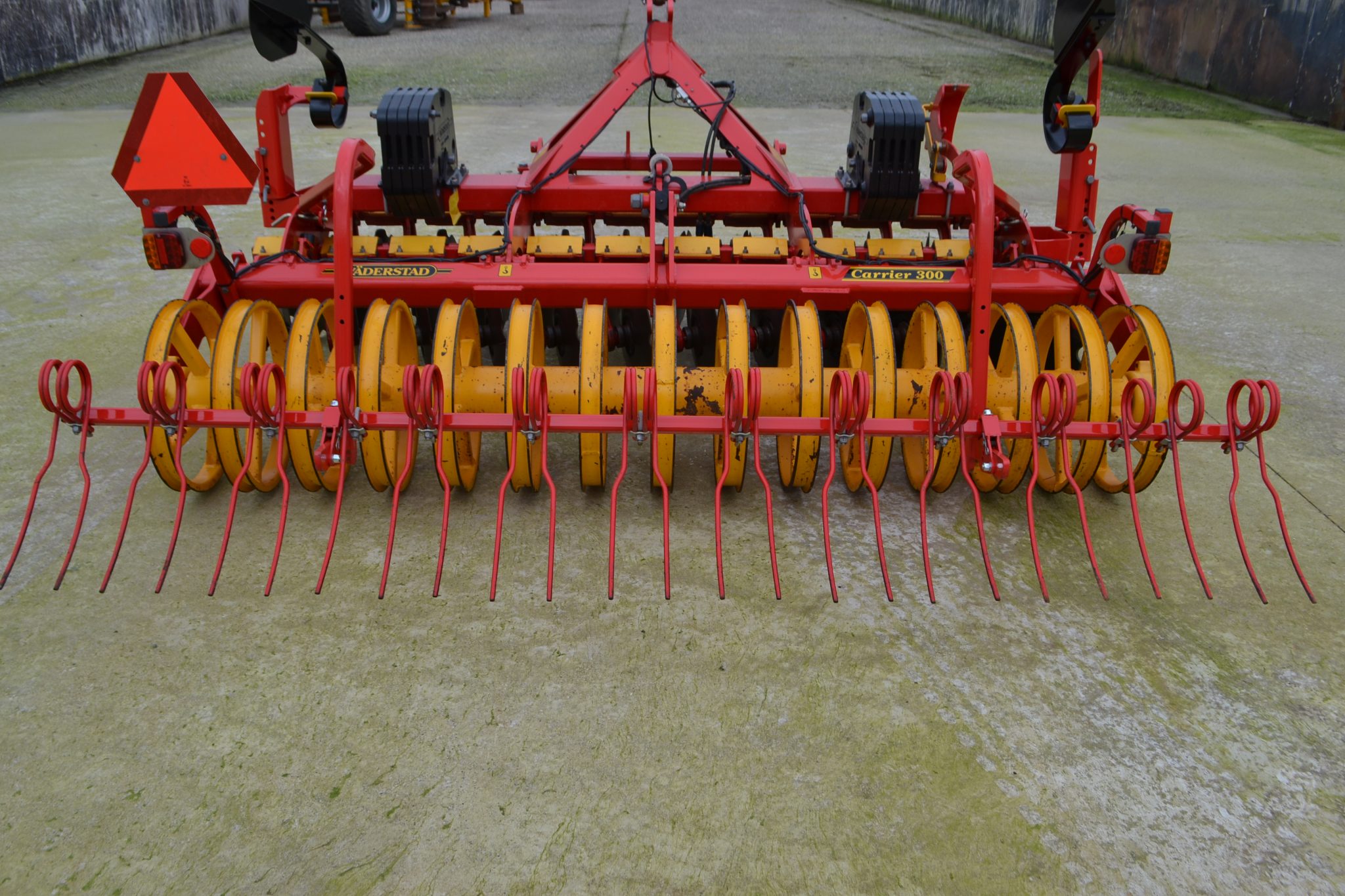 Linkage Mounted Vaderstad Carrier Cultivator - Image 5