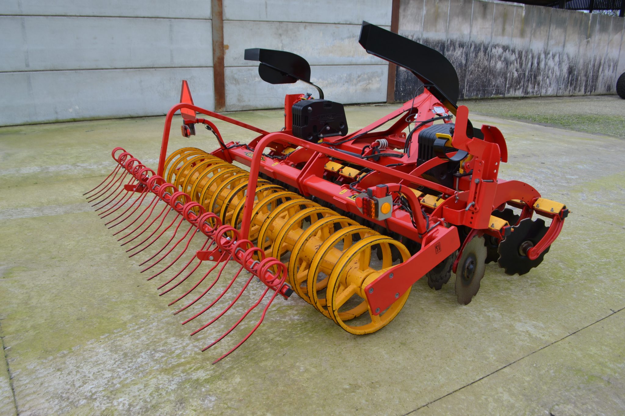 Linkage Mounted Vaderstad Carrier Cultivator - Image 6