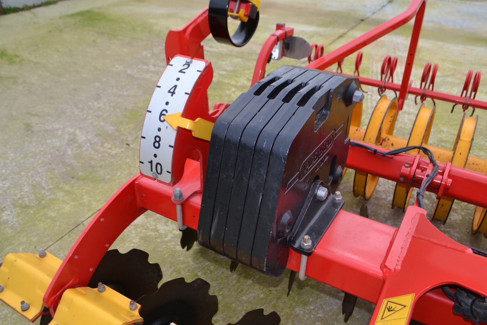 Linkage Mounted Vaderstad Carrier Cultivator - Image 9