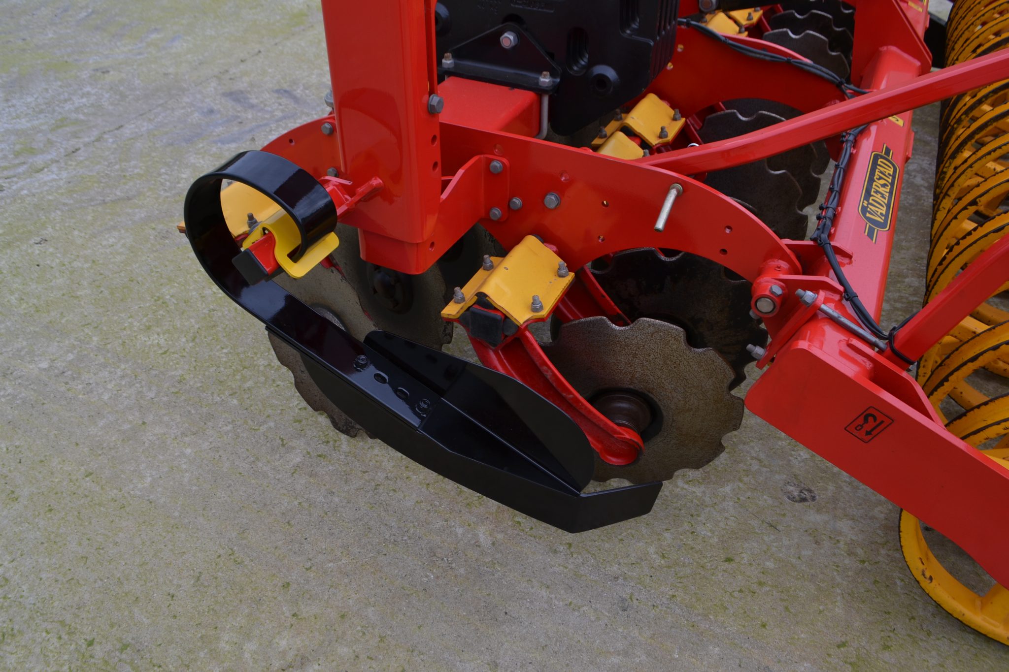 Linkage Mounted Vaderstad Carrier Cultivator - Image 11