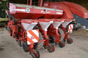 Kverneland / Accord 8 Row Trailed Maize Drill