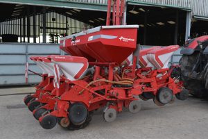 Kverneland / Accord 8 Row Trailed Maize Drill