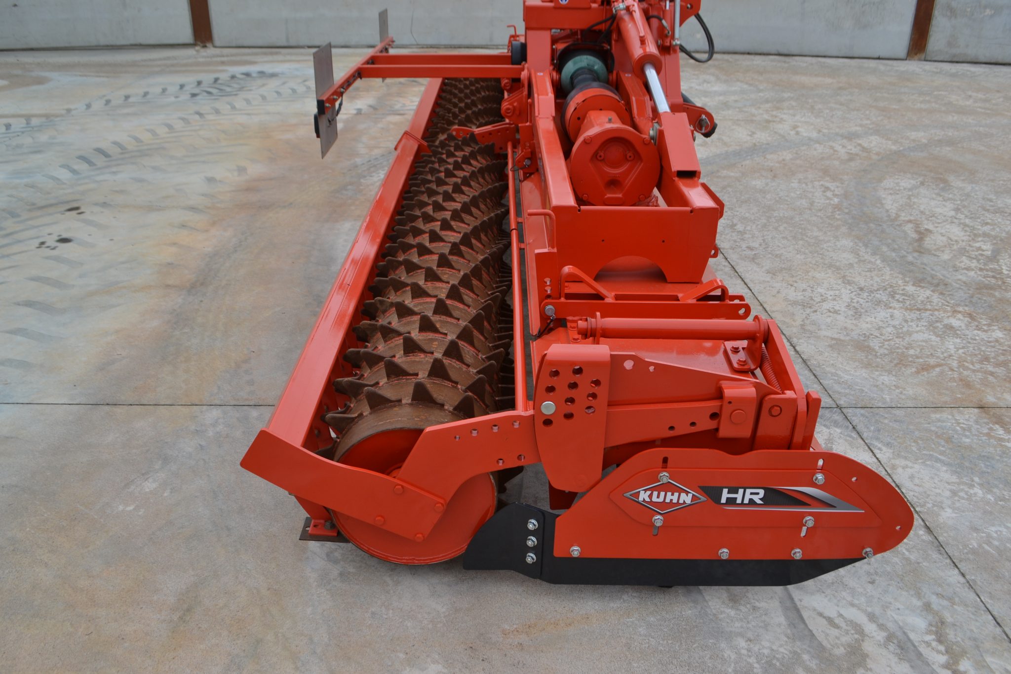 Kuhn Heavy Duty Six Metre Hydraulic Folding Power Harrow - Image 7