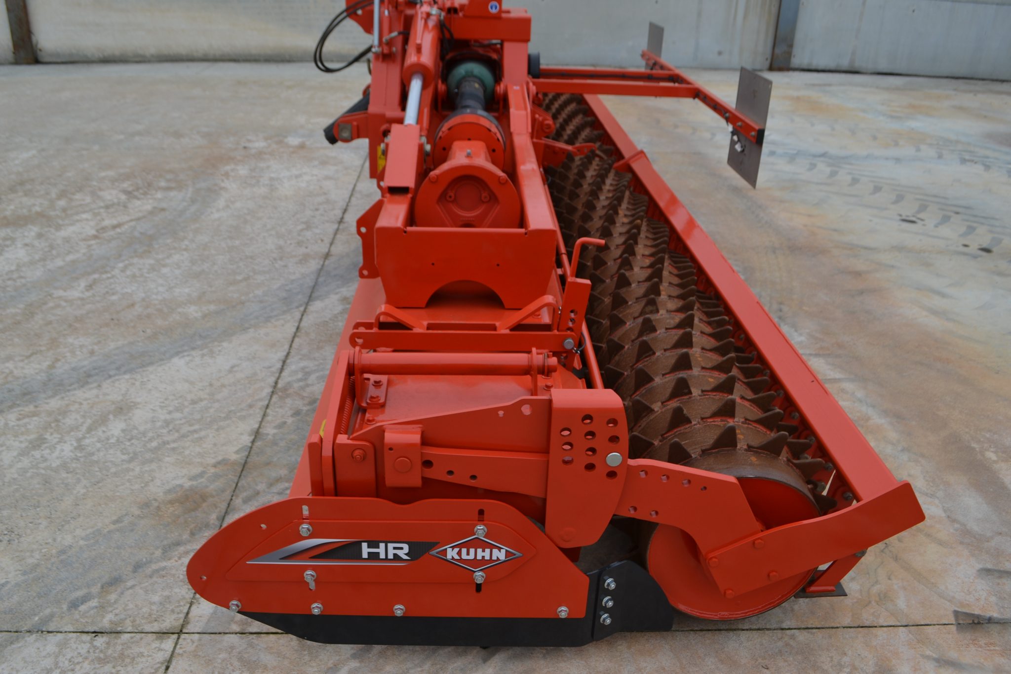 Kuhn Heavy Duty Six Metre Hydraulic Folding Power Harrow - Image 6