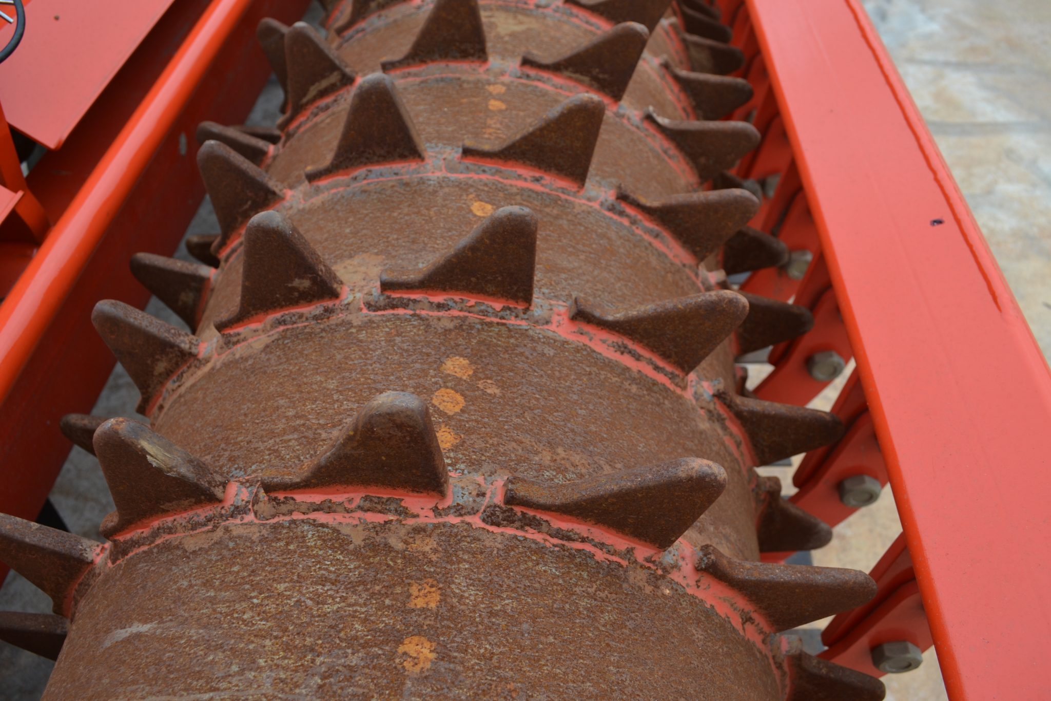 Kuhn Heavy Duty Six Metre Hydraulic Folding Power Harrow - Image 4