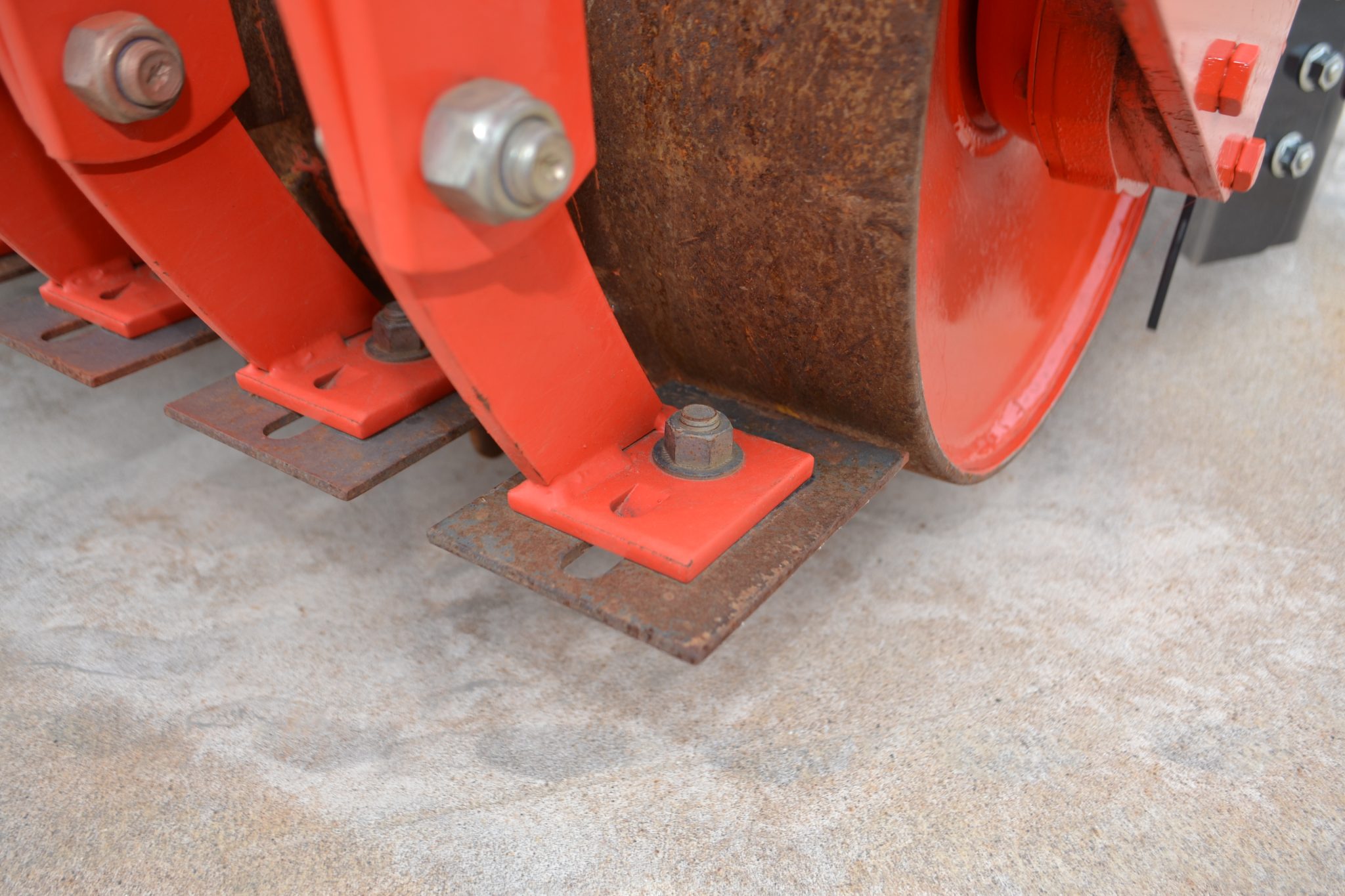 Kuhn Heavy Duty Six Metre Hydraulic Folding Power Harrow - Image 2