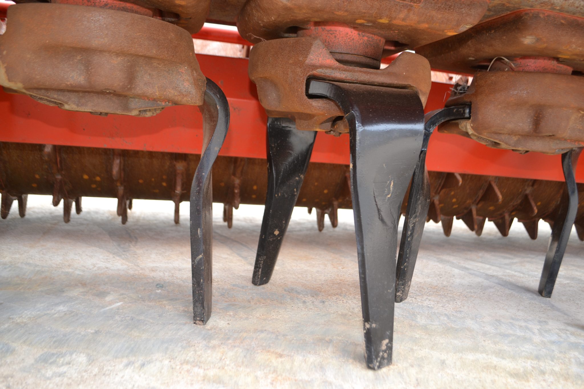 Kuhn Heavy Duty Six Metre Hydraulic Folding Power Harrow - Image 11
